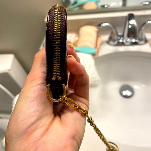 LOUIS VUITTON
Vernis Heart Coin Purse - Picture 8 of 8